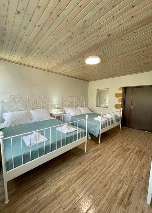Villa Eftychia Serene Getaway With Hot Tub In A Quiet Location 키사모스 외부 사진