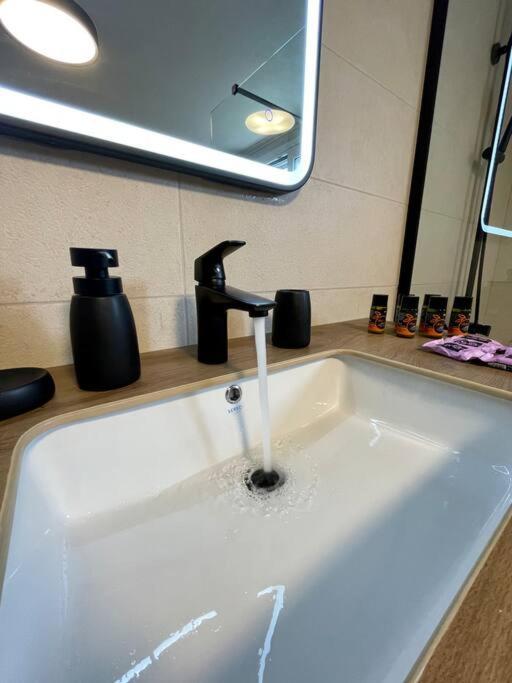 Villa Eftychia Serene Getaway With Hot Tub In A Quiet Location 키사모스 외부 사진