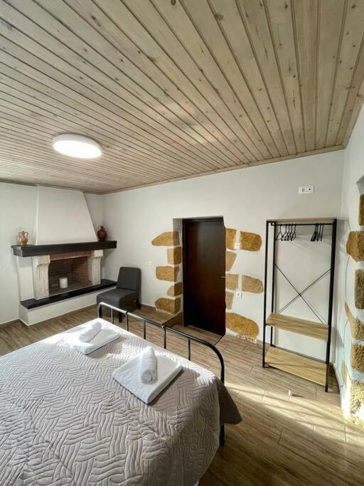 Villa Eftychia Serene Getaway With Hot Tub In A Quiet Location 키사모스 외부 사진
