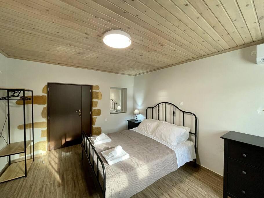 Villa Eftychia Serene Getaway With Hot Tub In A Quiet Location 키사모스 외부 사진