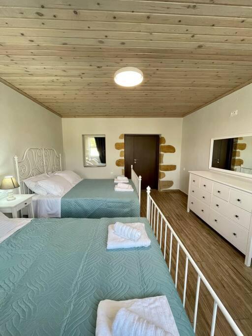 Villa Eftychia Serene Getaway With Hot Tub In A Quiet Location 키사모스 외부 사진
