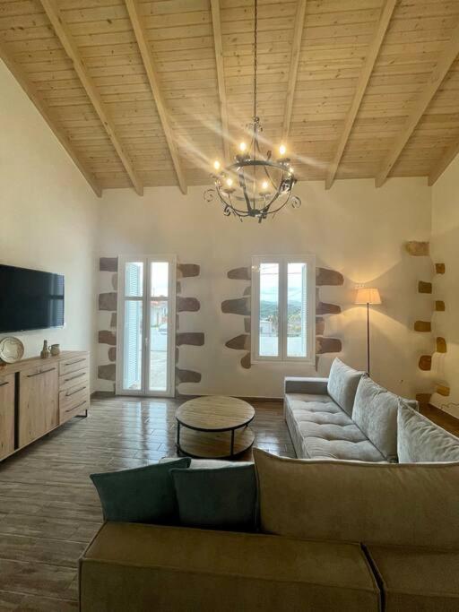 Villa Eftychia Serene Getaway With Hot Tub In A Quiet Location 키사모스 외부 사진
