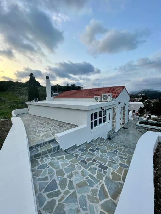 Villa Eftychia Serene Getaway With Hot Tub In A Quiet Location 키사모스 외부 사진