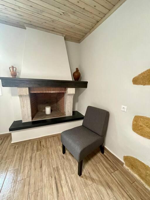 Villa Eftychia Serene Getaway With Hot Tub In A Quiet Location 키사모스 외부 사진