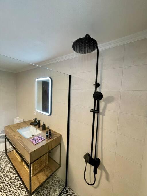 Villa Eftychia Serene Getaway With Hot Tub In A Quiet Location 키사모스 외부 사진