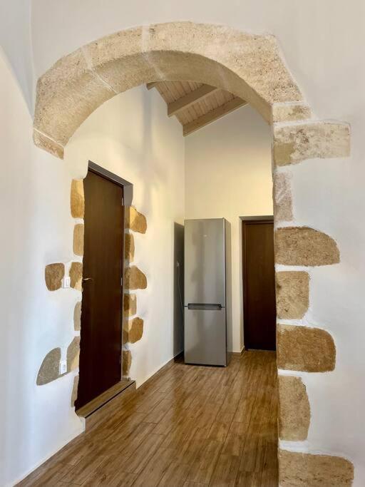 Villa Eftychia Serene Getaway With Hot Tub In A Quiet Location 키사모스 외부 사진
