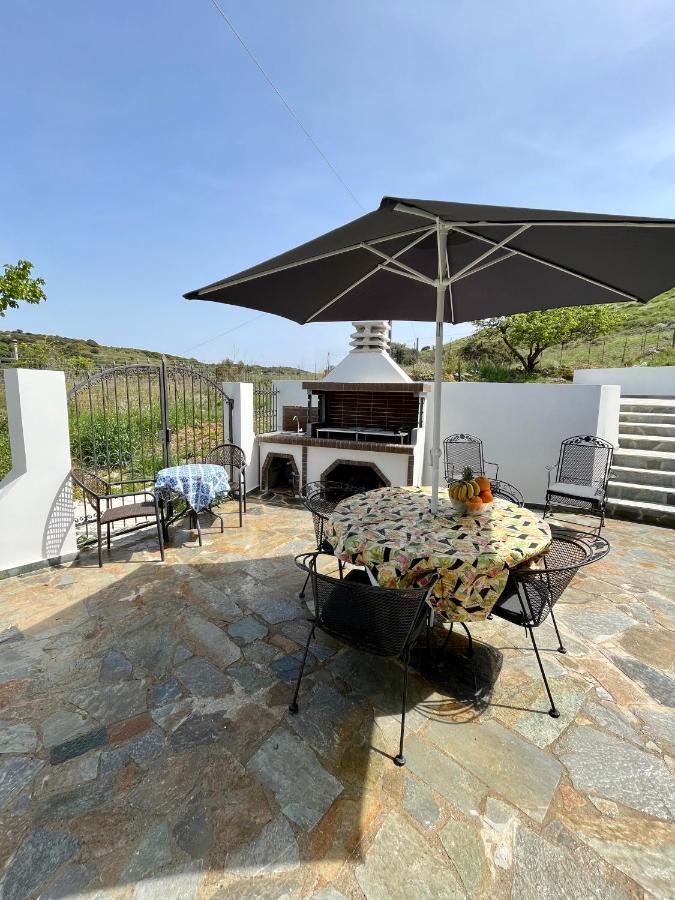 Villa Eftychia Serene Getaway With Hot Tub In A Quiet Location 키사모스 외부 사진