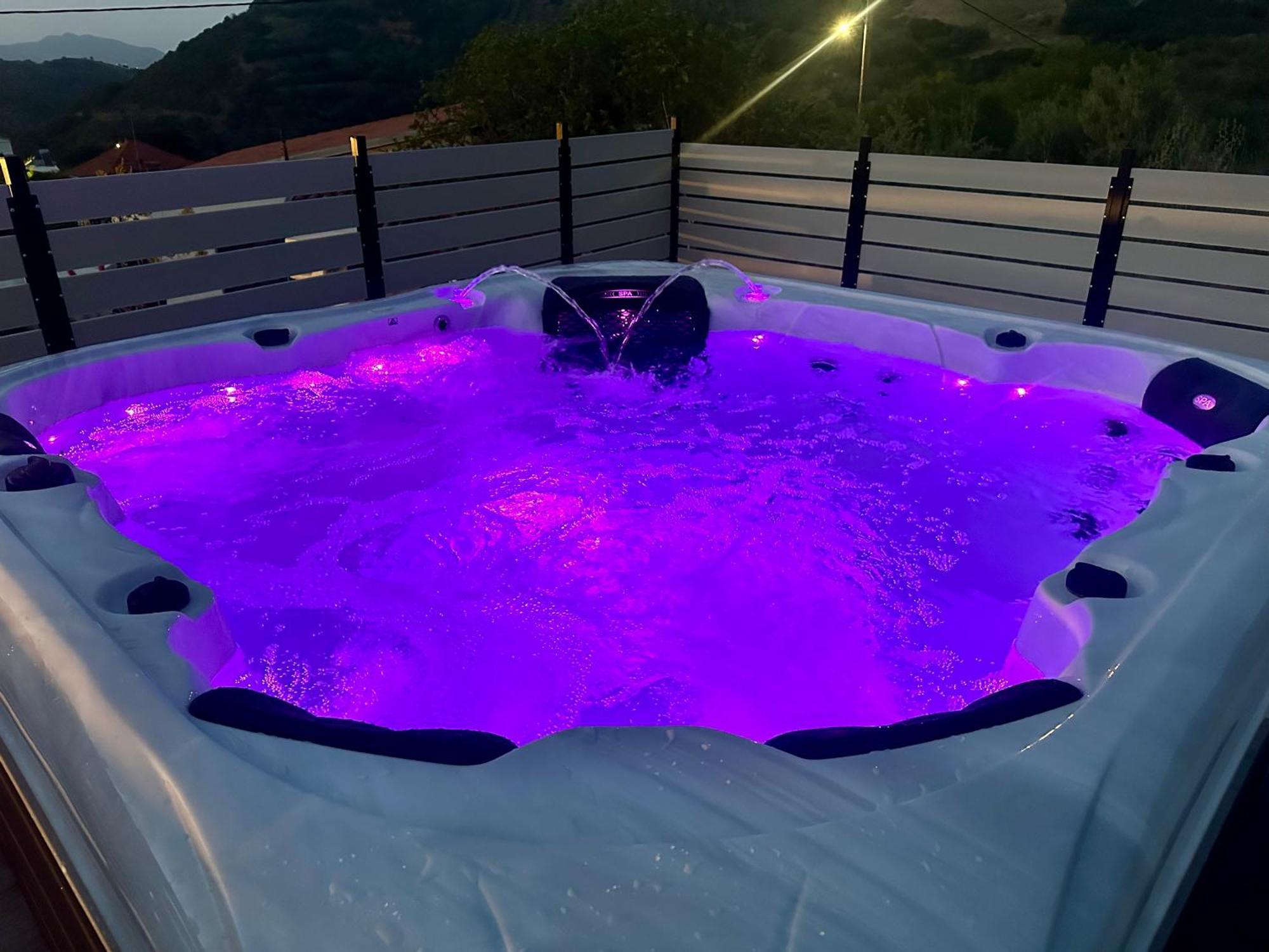 Villa Eftychia Serene Getaway With Hot Tub In A Quiet Location 키사모스 외부 사진